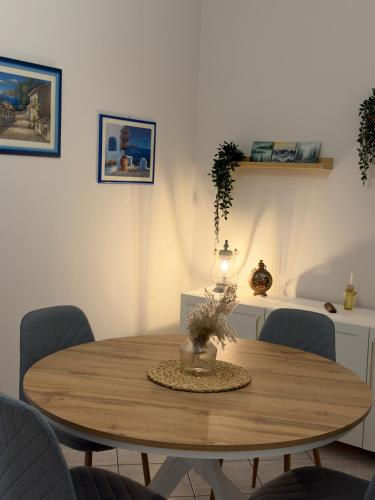 a wooden table in a room with chairs at La Terrazza Sulla Valle in Sgurgola