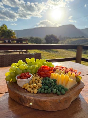 a tray of fruits and vegetables on a table at Pousada e Chalés Passaredo Canastra in São Roque de Minas