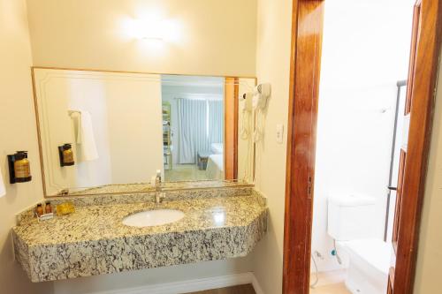 Ένα μπάνιο στο Marujos Suíte Hotel