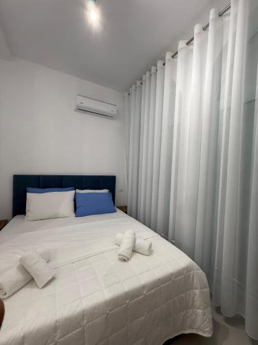 Gallery image of MiLen by Santorini Residence in Dhërmi