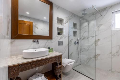 Ванная комната в Oasis Luxury Residences