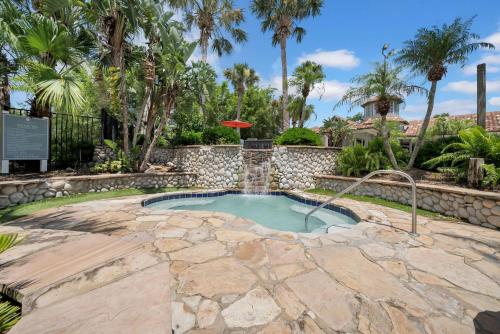 Πισίνα στο ή κοντά στο Vibrant 2br Apt Pool, Jacuzzi, Gym #11