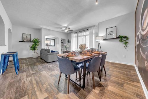 Φωτογραφία από το άλμπουμ του Vibrant 2br Apt Pool, Jacuzzi, Gym #11 στην Τάμπα
