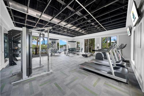 Γυμναστήριο ή/και όργανα γυμναστικής στο Vibrant 2br Apt Pool, Jacuzzi, Gym #11