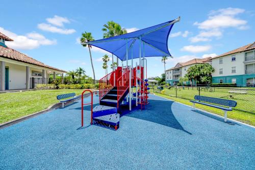 Ο χώρος παιχνιδιού για παιδιά στο Vibrant 2br Apt Pool, Jacuzzi, Gym #11
