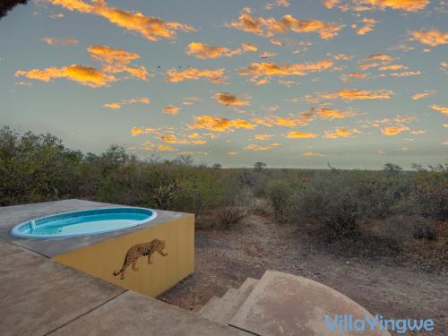Bazén v ubytování Luxury Self Catering Villas at Krugers Edge with Jacuzzi nebo v jeho okolí