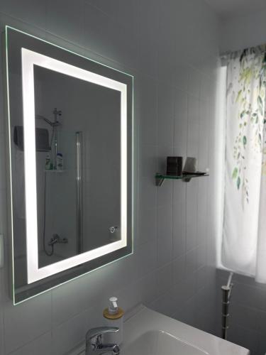 a bathroom with a sink and a mirror at Piso en el centro de Viveiro in Viveiro