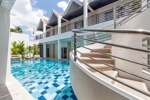 a view of the swimming pool of a villa at Winds Boutique Hotel in Angeles