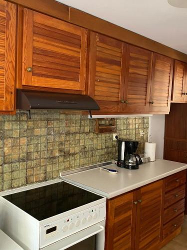 Glyfada Charm, Cozy & Warm with private parking
