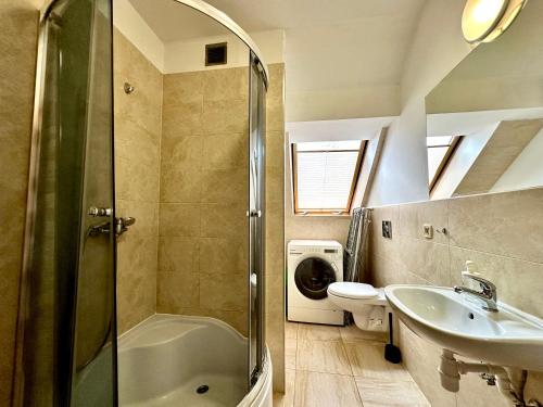 a bathroom with a shower and a sink and a toilet at Pokoje przy SKM Sopot Wyścigi in Sopot