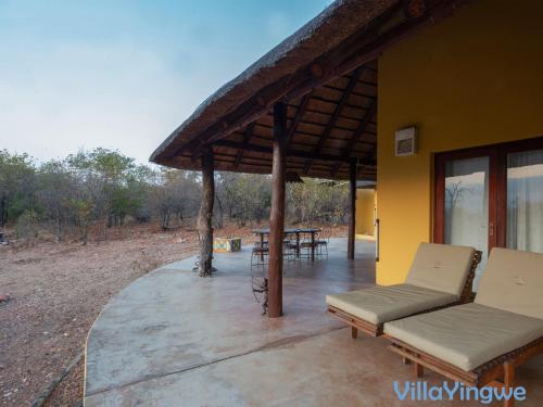 Patio nebo venkovní prostory v ubytování Luxury Self Catering Villas at Krugers Edge with Jacuzzi