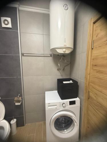 a small bathroom with a washing machine in it at Flat in Cascadas 21 in Sunny Beach