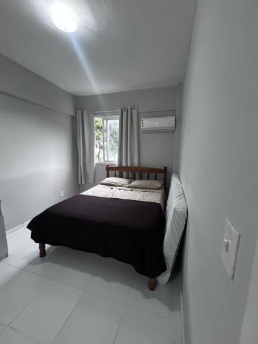 a bedroom with a bed in a room with a window at Angra dos Reis Porto Real in Mangaratiba
