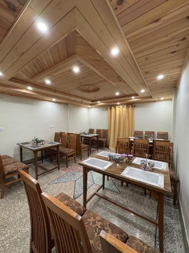 Posezení v ubytování Rahat residency halmat