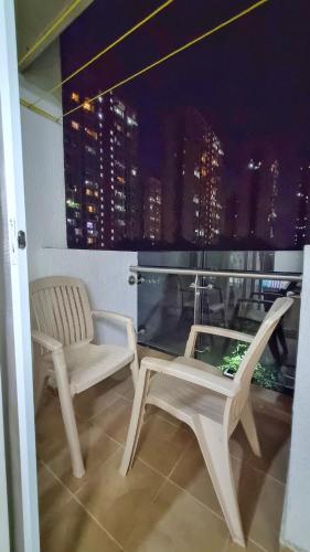 Balkón nebo terasa v ubytování Riverside 1BHK Apartment at Lodha Belmondo Golf Resort, Pune