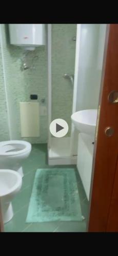 Ένα μπάνιο στο Paradise House