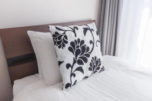 a pillow sitting on top of a bed at LANG HOTEL Kameido - Vacation STAY 79388v in Tokyo