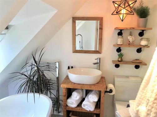 Koupelna v ubytování The View, Countryside Retreat with private hot tub, Cheshire