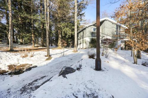 Το Tollhouse 10C: 3 br, ski-in/ski-out, woodstove, free ski shuttle, a/c, summer pool τον χειμώνα