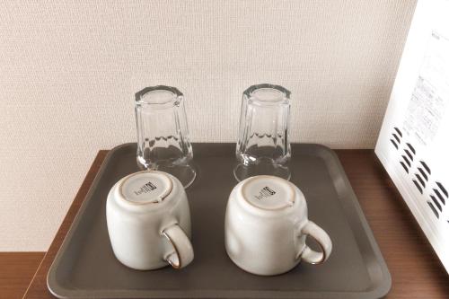 a tray with two glass vases and a tea set at LANG HOTEL Kameido - Vacation STAY 76836v in Tokyo