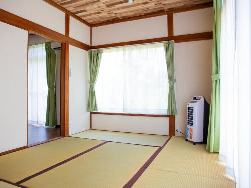 an empty room with a window and a air conditioner at Sanbu-gun - House - Vacation STAY 77660v in Kujukuri