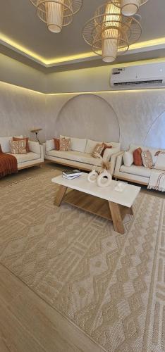 a living room with couches and a coffee table at استراحة الشاهين in Ras al Khaimah