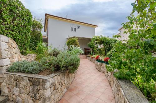 En have udenfor Apartment Mihaela 2