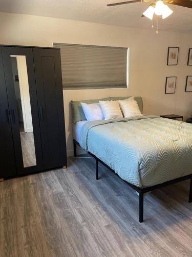 a bedroom with a bed and a mirror at Mi Casa Su Casa in Lemon Grove