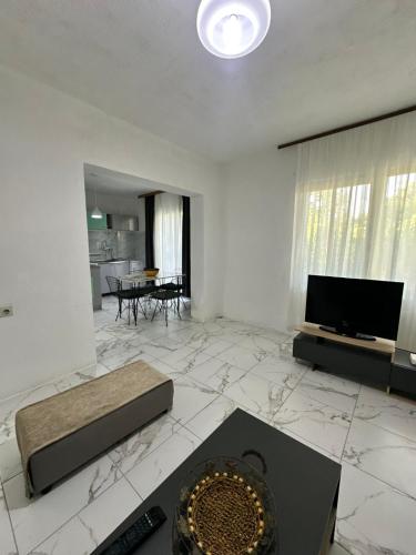 Televisyen dan/atau pusat hiburan di Apartment Sunset Zone - Feels like home