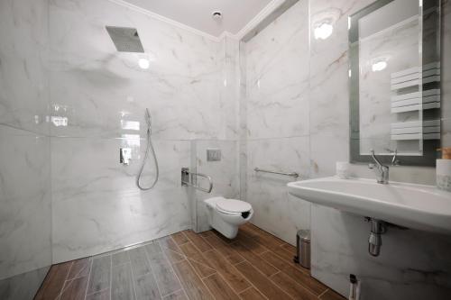 Bilik mandi di Diamond Boutique Hotel