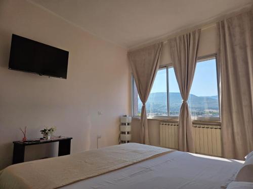 Giường trong phòng chung tại Bellavista Bilocale