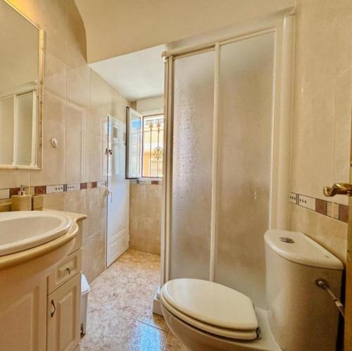 a bathroom with a shower and a toilet and a sink at Casa Kave Euro Roda-Los Alcazares in Los Alcázares