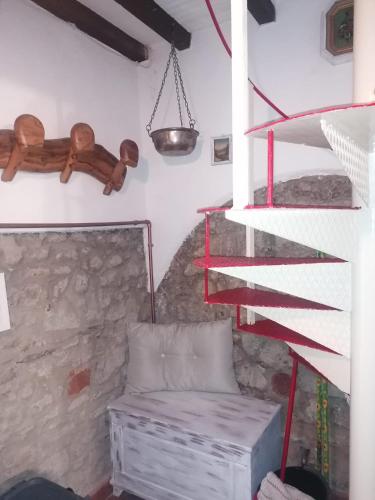 a room with a staircase and a bench in a room at Casa Belvedere in Suvereto