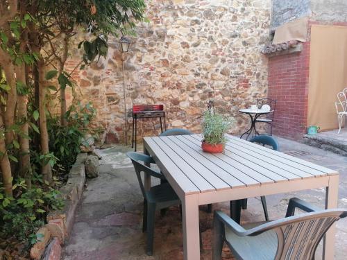 a wooden table with chairs and a potted plant on it at Casa Belvedere in Suvereto