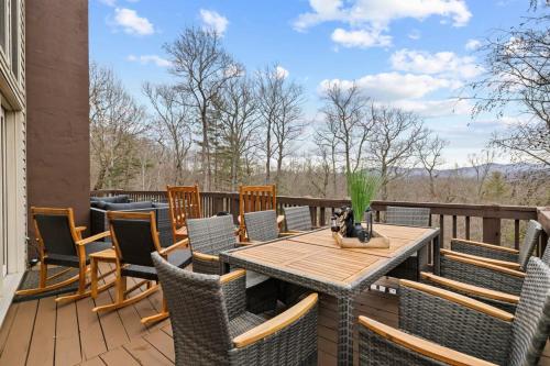 Balkón nebo terasa v ubytování 6 Br Sleeps 16 - Game Room - Hot Tub - Firepit
