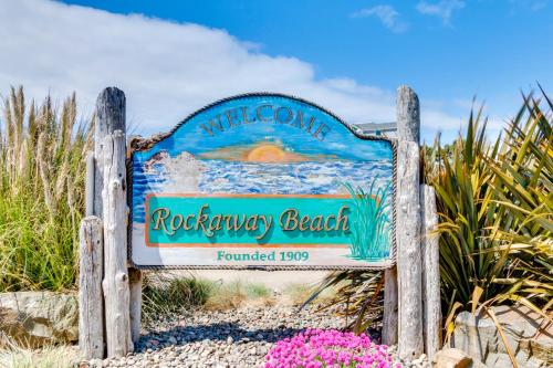 - un panneau indiquant la plage de la plage de theripple dans l'établissement M & M Beach Nest, à Rockaway Beach