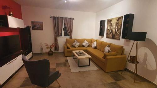 a living room with a couch and a tv at Grande Maison Rurale in Tuineje