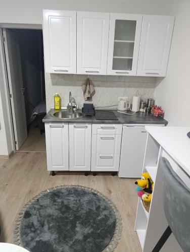 Dapur atau dapur kecil di Apartman ARDA
