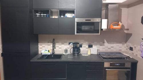 Bilocale EUR Grotta Perfetta 50mq casa 32mq sala hobbies e 250mq giardino