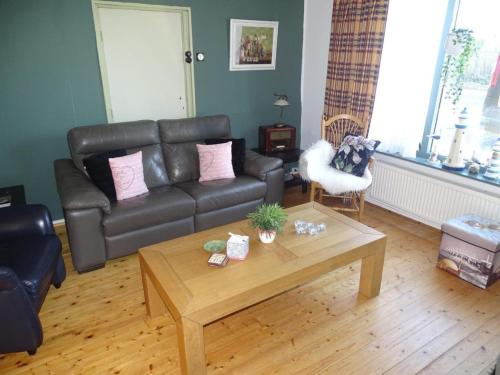 Χώρος καθιστικού στο Pet-Friendly Zeeland Getaway