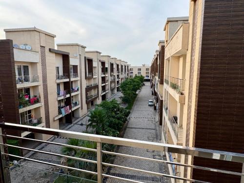 an empty street in an apartment building at Chandigarh Waale, Furnished Stay in Zirakpur in Zirakpur