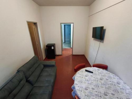 a living room with a couch and a table at Apartamento na RETA de Teresópolis in Teresópolis