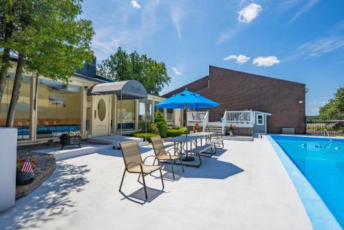 Πισίνα στο ή κοντά στο Fireside Inn & Suites Waterville