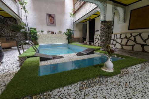 Piscina a Riad Salma Restaurant Spa o a prop