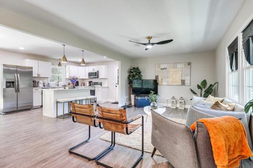 Fotografie z fotogalerie ubytování Updated Wilmington Home Near Intracoastal Access v destinaci Wilmington