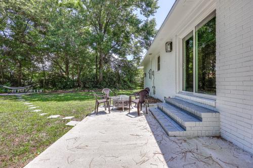 Fotografie z fotogalerie ubytování Updated Wilmington Home Near Intracoastal Access v destinaci Wilmington