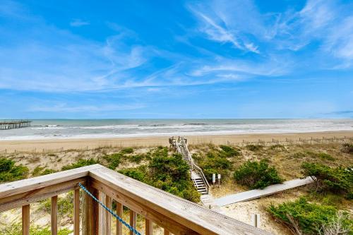Imagen de la galería de Beach Glass Terrace #5-IC, en Avon