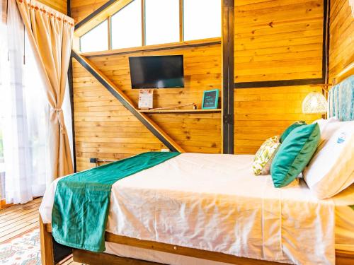 a bedroom with a bed and a tv in a room at Beach Suite cerca al Tayrona in Santa Marta