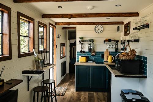Kuchyň nebo kuchyňský kout v ubytování Greenvale Cabins