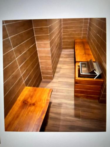 a small sauna with two wooden benches in it at Aconchego Serra Class 205 Piscina, espaço kids, academia, sauna in Canela